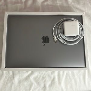 Mac book Pro 13 inch 2019 space grey